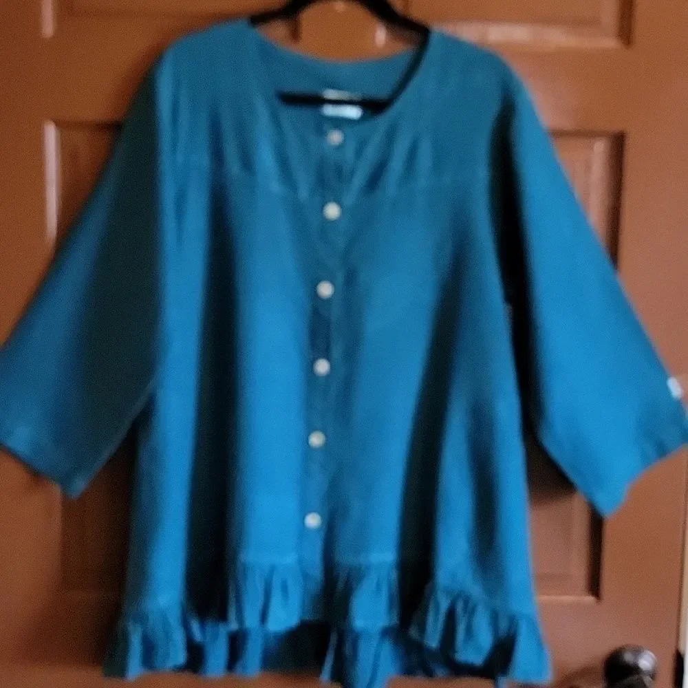 Mosaic-Linen teal buttoned down front, ruffled bottom, long sleeved jkt. Size M.
